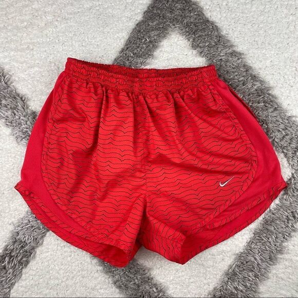 Womens Nike Short   - Picture 1 of 3